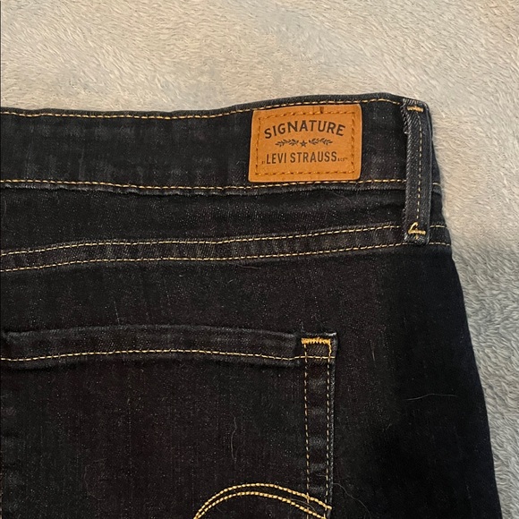 Women’s Levi's Signature Dark Blue Bootcut Jeans Mid Rise W34 L32 - Picture 6 of 8
